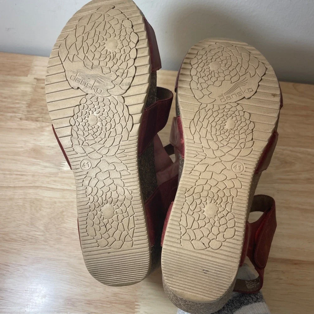 Dansko Red Leather Wedge Sandals Adjustable Straps Brass Hardware‎ Size 41